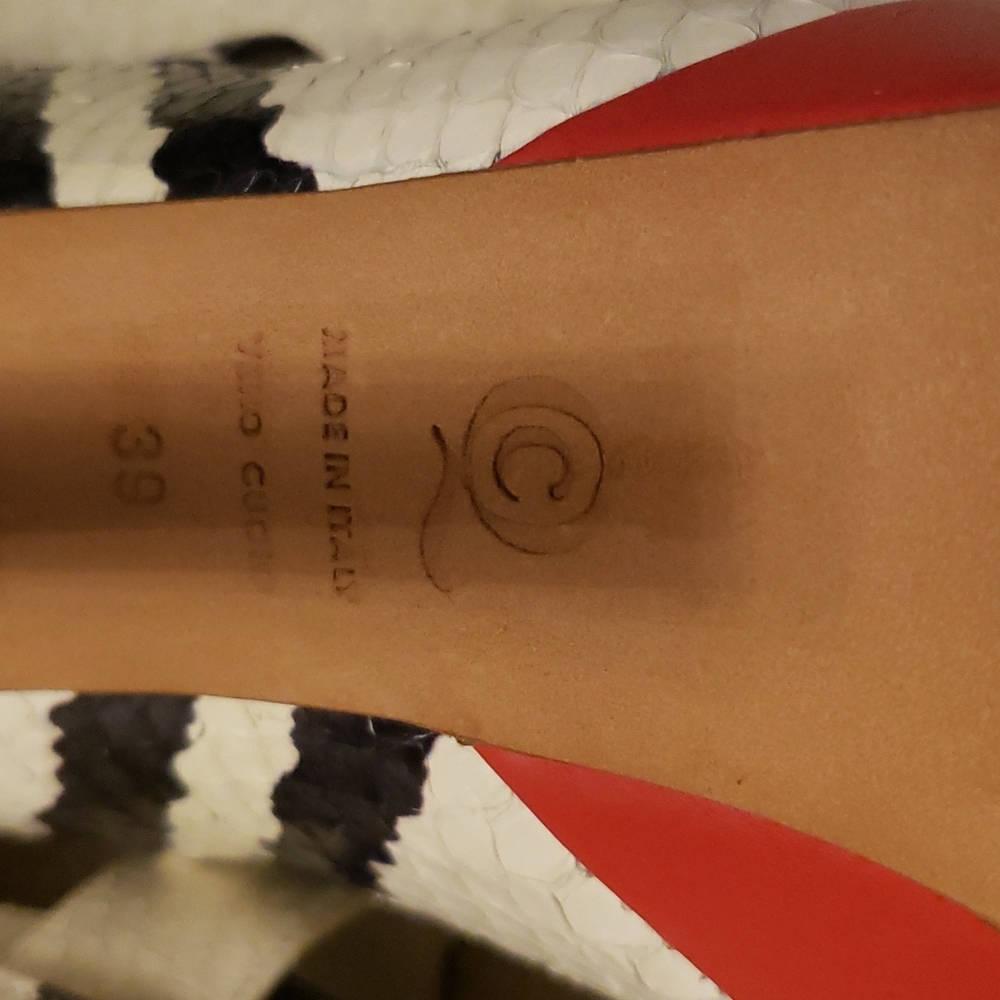 Alexander mcqueen size 39 color red white black and a little blue 💙 100% Authen - Picture 9 of 17